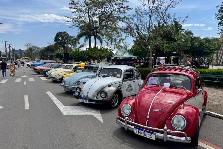 4º Encontro de Carros Antigos em Bento