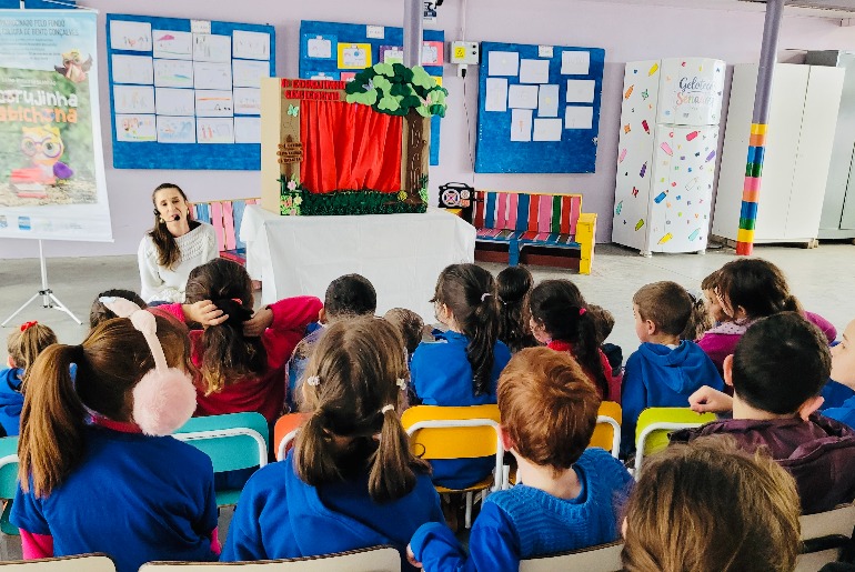 Iniciativa cultural levou literatura, ludicidade e valores a escolas e instituições do município entre agosto e outubro de 2026.